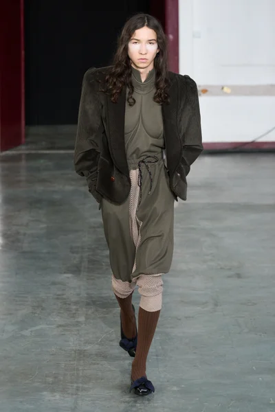 Look 32